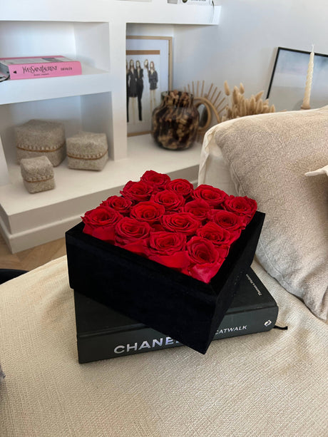 16 Red Roses Black Velvet Eternity Roses Box